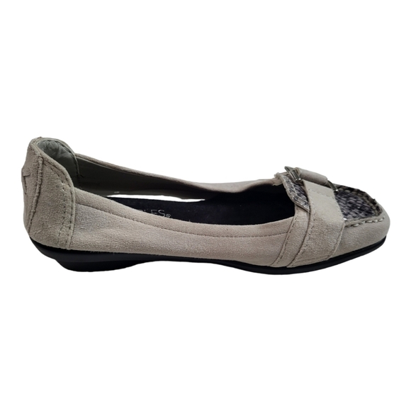 AEROSOLES Grey Slip on Shoes. Faux Snakeskin, Buckle. Size 6 NWOT - Picture 7 of 9